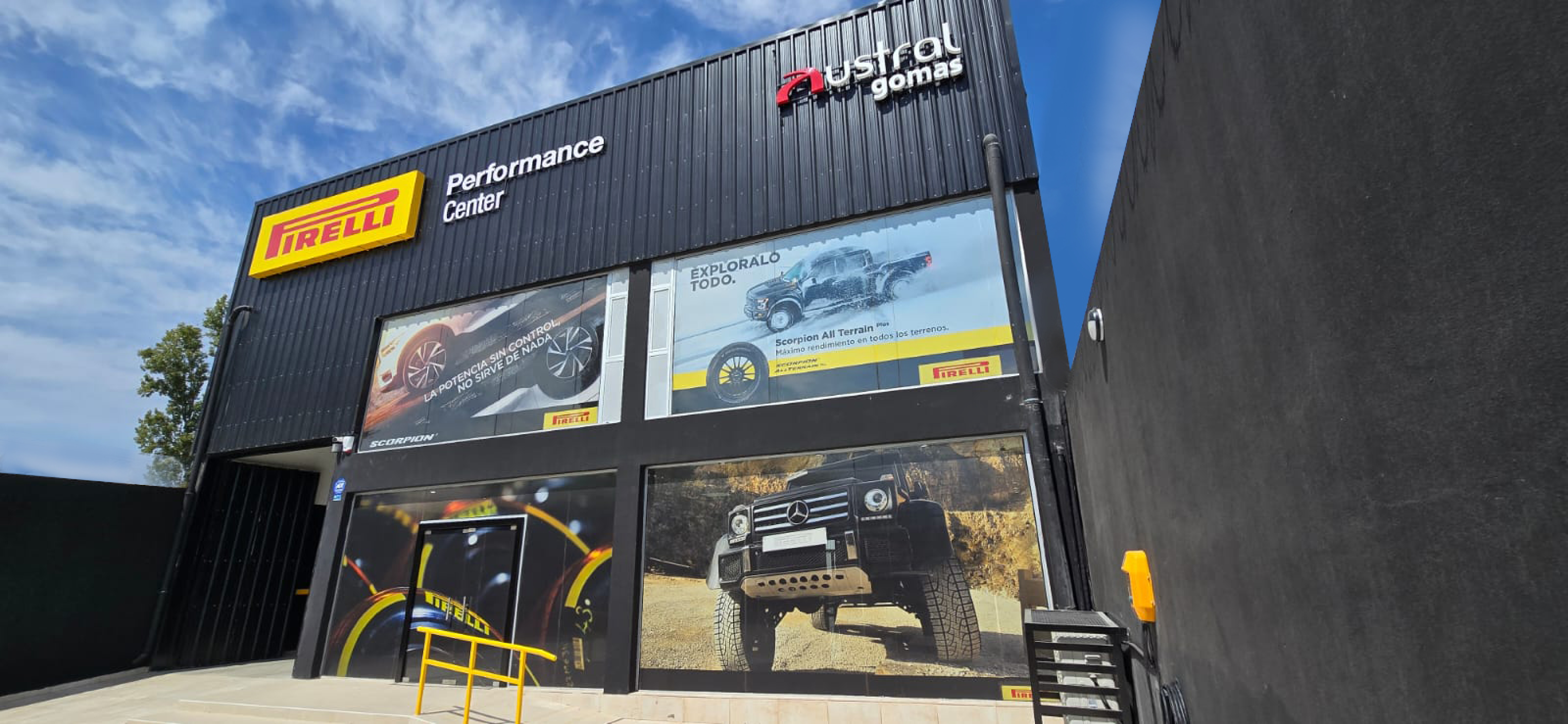 Fachada del Performance Center Austral Gomas y Pirelli en Plottier